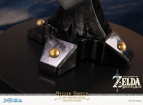 The Legend of Zelda: Breath of the Wild - Hylian Shield: Collector's Edition Ver. - PVC Statue (29 cm)