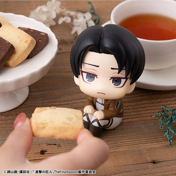 Attack on Titan - Levi - Look Up PVC Statue (11 cm)