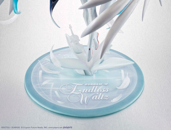 Mobile Suit Gundam x Hatsune Miku - Hatsune Miku: EW 45th Anniversary Ver. - Lucrea PVC Statue (27 cm)
