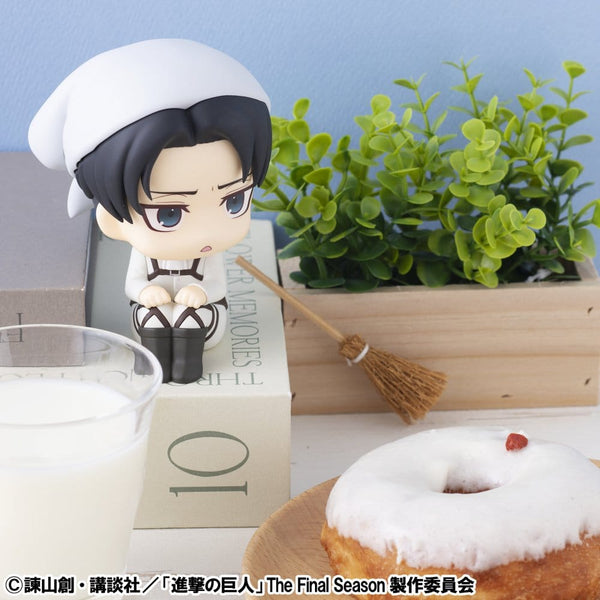 Attack on Titan - Levi: Cleaning up Ver. & Mikasa Ackerman (med gave) - Look Up PVC Statues (11 cm)