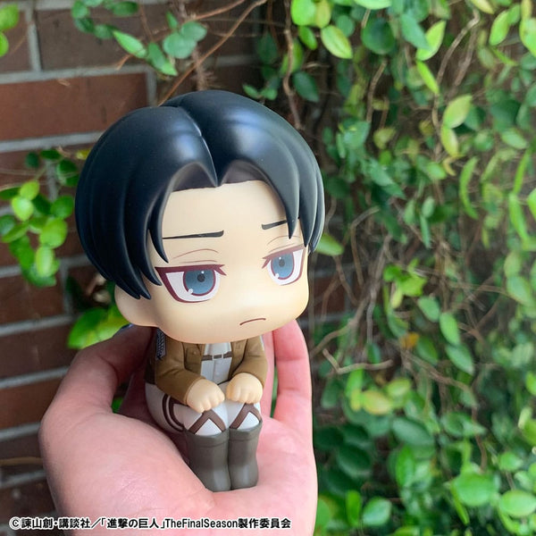 Attack on Titan - Levi - Look Up PVC Statue (11 cm)