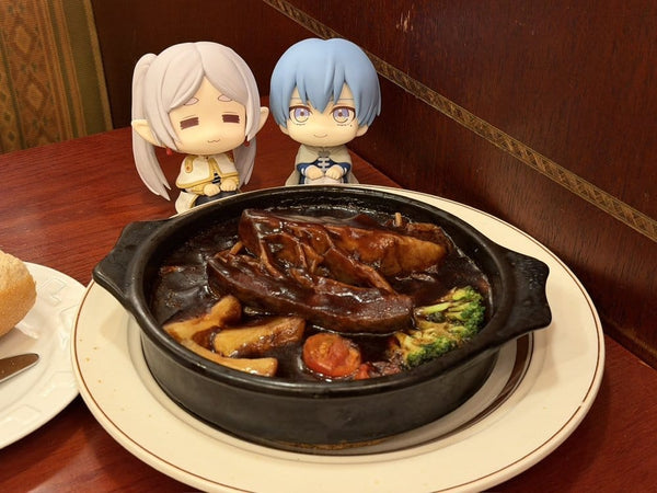 Frieren: Beyond Journey's End - Frieren: Droopy Face Ver. & Himmel - Look Up PVC Statue (11 cm, med gave)