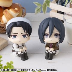 Attack on Titan - Levi: Cleaning up Ver. & Mikasa Ackerman (med gave) - Look Up PVC Statues (11 cm)