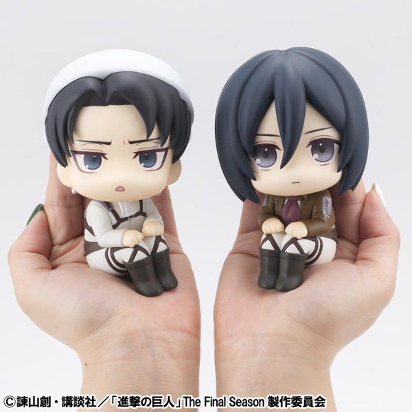 Attack on Titan - Levi: Cleaning up Ver. & Mikasa Ackerman (med gave) - Look Up PVC Statues (11 cm)