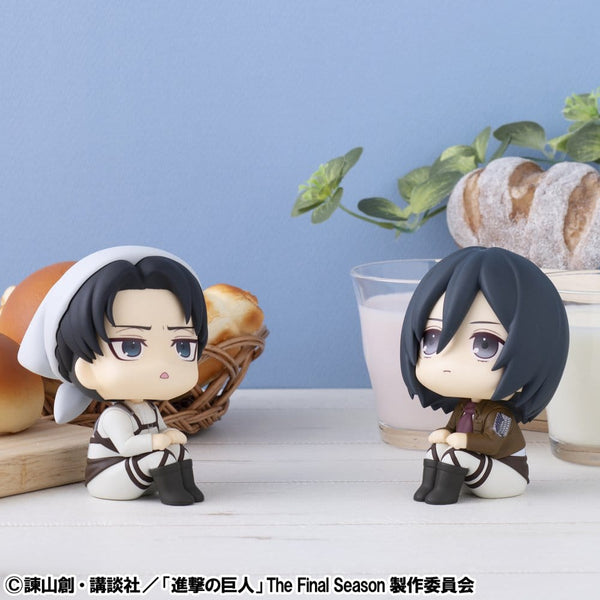 Attack on Titan - Levi: Cleaning up Ver. & Mikasa Ackerman (med gave) - Look Up PVC Statues (11 cm)